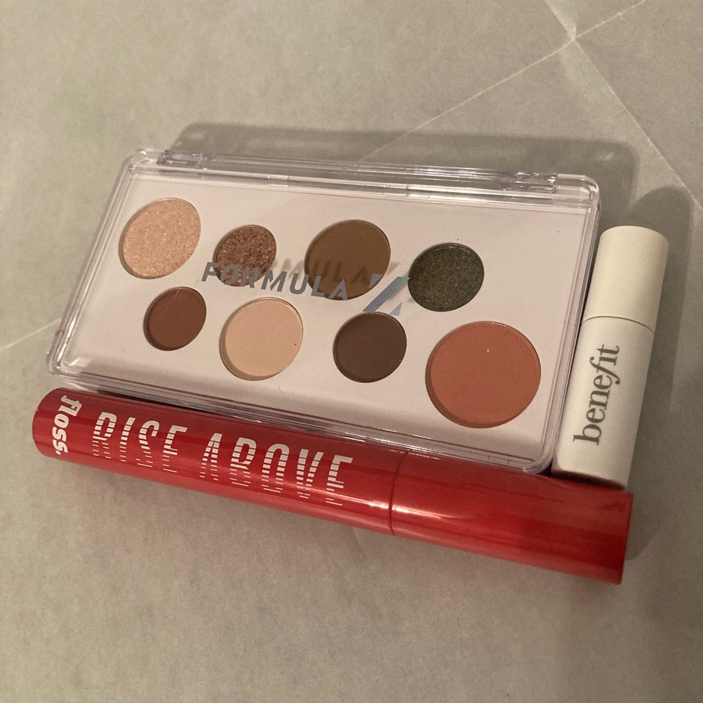 Makeup bundle. Eyeshadow, Mascara, and mini lip tint! Formula Z. FLOSS. Benefit.